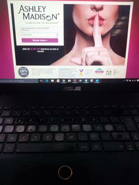 Ashley Madison - De Rubia | 49k Noticias